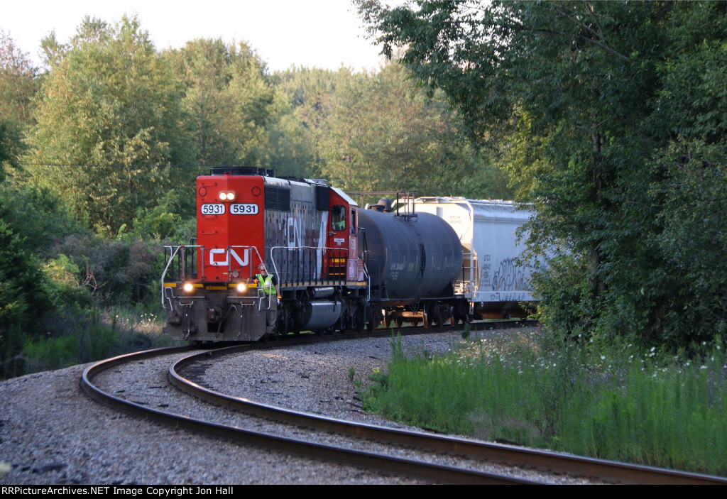 GTW 5931 comes around the curve as L549 exits Kilgore Yard to begin its work at the local industries